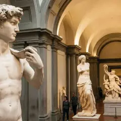 W muzeum podziwiać można najpiękniejsze rzeźby świata: odzianego w płótno Dawida, Wenus z Milo i grupę Laokoona.