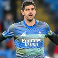 Bramkarz Realu Madryt, Thibaut Courtois, w akcji. Zastanawiasz się, ile lat ma Courtois?