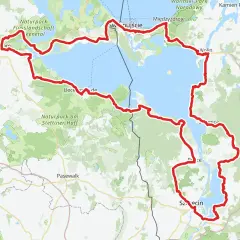 Trasa rowerowa Velo Baltica R10 okrąża Zalew Szczeciński, prowadząc przez Międzyzdroje, Wolin i Szczecin, wzdłuż parków narodowych.