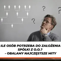 Mężczyzna zamyślony, trzymający się za brodę, obok schematu organizacyjnego i znaków zapytania.