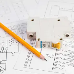 Kto wystawia protokół odbioru instalacji elektrycznej? Ekspert radzi