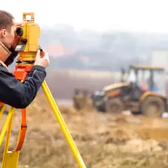 Co robi geodeta przy budowie domu? Obowiązki, koszty, etapy
