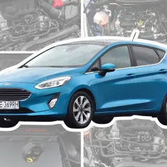 Niebieski Ford Fiesta MK8 z widocznym silnikiem pod maską.