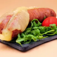 Pyszna kiełbasa z piekarnika z serem - łatwy przepis na obiad