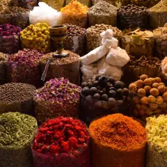 Jakie przyprawy do curry? Stwórz własną, aromatyczną mieszankę!