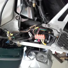 Gdzie są bezpieczniki Yamaha FJR 1300 i jak uniknąć problemów?