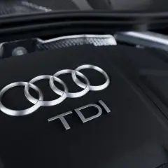 Silnik TDI Audi A6 C6. Awaryjne odpalanie może być konieczne, gdy akumulator jest rozładowany.