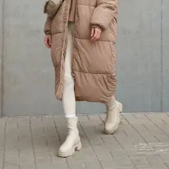 Jakie buty do długiej kurtki zimowej, by wyglądać modnie i ciepło?