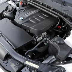 Silnik BMW 2.0 diesel 190 KM. Choć mocny, jego awaryjność bywa problemem.