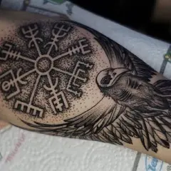 Tatuaże Wikingów: Prawdziwe znaczenie symboli. Wybierz mądrze!
