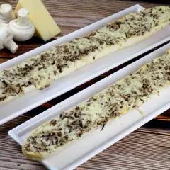 Domowa zapiekanka z pieczarkami: sekret chrupkości i ciągnącego sera