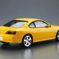 Żółty Nissan Silvia S15 z widokiem z tyłu i z boku.
