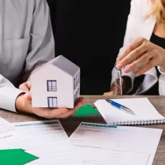 Firma czy prywatnie? Jak kupić nieruchomość i oszczędzić na podatkach?