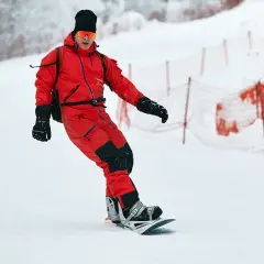Co zabrać na snowboard: niezbędne rzeczy, które musisz mieć na stoku