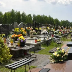 Alternatywy dla pomnika na cmentarzu - co wybrać zamiast tradycyjnego?