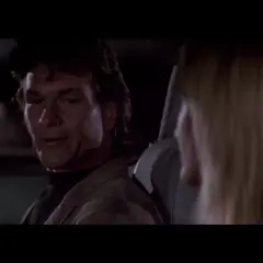 Mężczyzna w samochodze, patrzący na kobietę. Czy to ich niebo w piekle? Ile trwa ta chwila?