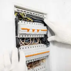 Ile kosztuje skrzynka elektryczna na zewnątrz? Ceny i porady zakupowe