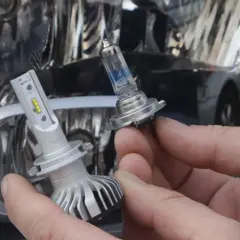 Porównanie żarówki H7 LED z tradycyjną. Nowoczesne oświetlenie z homologacją polską.
