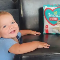 Pasek z tyłu Pampers Pants – po co i jak ułatwia życie rodzicom?