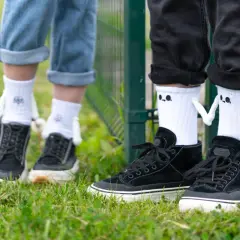 Jakie skarpetki do czarnych butów? Uniknij wpadki, bądź stylowy!