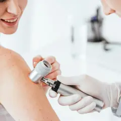 Czerniak do jakiego lekarza? Kluczowe informacje dla pacjentów