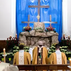 Czy w Wielką Sobotę jest msza? Odkryj, co naprawdę się dzieje