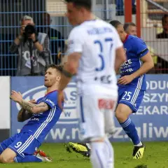Kto został mistrzem Polski w piłce nożnej? Sprawdź aktualne wyniki i ciekawostki!
