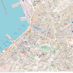 Mapa turystyczna Triestu z zaznaczonymi zabytkami i atrakcjami. Widać port, ulice i budynki. Idealna na wycieczkę na triest plaża.