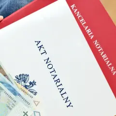 Akt notarialny i polskie banknoty. Dowiedz się, jak napisać upoważnienie u notariusza.