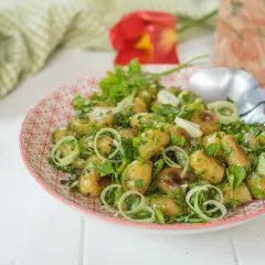 Salade de pommes de terre : la recette authentique de grand-mère