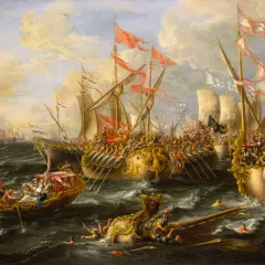 La batalla de Accio en pleno apogeo. Galeras y naves de guerra se enfrentan en un mar agitado, con soldados y remos en acción.