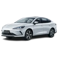 Biały BYD Seal 5 DM-i, elegancki sedan z nowoczesnym designem, gotowy na jazdę.