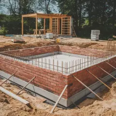 Jakie bloczki na fundament – wybierz najlepsze dla swojej budowy