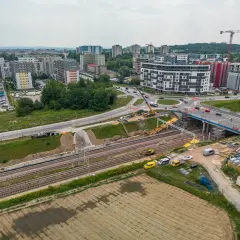 Jak dojechać do osiedla szkolnego w Krakowie - najlepsze trasy i porady