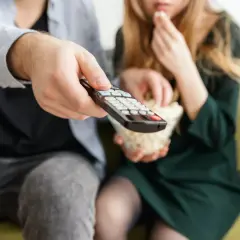 Jak zaprogramować pilot od dekodera do TV? Jeden pilot wystarczy!