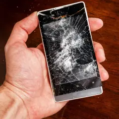 Jak naprawić pękniętą szybkę w telefonie: skuteczne metody i porady