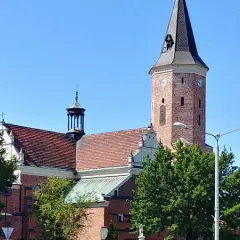Ile się daje na mszę za zmarłego? Sprawdź typowe ofiary w parafiach