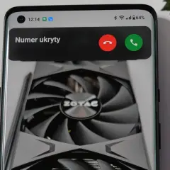 Telefon odbiera połączenie z numeru ukrytego. Dowiedz się, jak zrobić prywatny numer, aby dzwonić anonimowo.