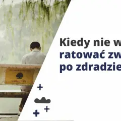 Smutna kobieta siedzi na ławce, odwrócona od mężczyzny. Tekst pyta, kiedy nie warto ratować związku po zdradzie.
