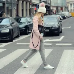 Jaka czapka do różowej kurtki? Porady stylistki!