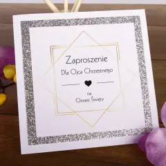 Eleganckie zaproszenie "Dla Ojca Chrzestnego na Chrzest Święty" z brokatową ramką i złotymi zdobieniami, otoczone fioletowymi storczykami.