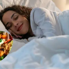 Mujer durmiendo plácidamente junto a una ensalada, sugiriendo alimentos que ayudan a dormir para un descanso reparador.