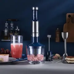 Blender ręczny Redmond, idealny do przygotowania smoothie i deserów. W zestawie akcesoria, które ułatwią codzienne gotowanie.