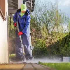 Skuteczne sposoby na zmycie cementu z kostki brukowej bez uszkodzeń