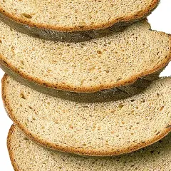 Skivor av mörkt bröd, perfekt för ett gott limpa recept.