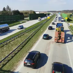 Jaki pojazd nie może wjechać na autostradę? Sprawdź zanim zapłacisz!