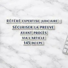 Un stylo et un clavier sur fond marbre. Des lettres forment "Référé expertise judiciaire : sécuriser la preuve avant procès via l'article 145 du CPC".