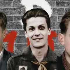 Trzech młodych mężczyzn, część obsady "Kamienie na szaniec", na tle ceglanej ściany z czerwonymi znakami.