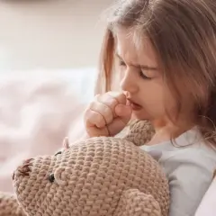 Chrypka u dziecka: Skuteczne sposoby i kiedy do lekarza?