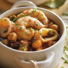 Receta fácil de garbanzos con gambas y calamares que sorprenderá